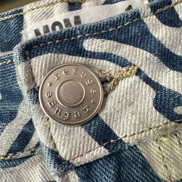 Refuge Blue and White Zebra Print Denim Jean Shorts - Picture 4 of 4